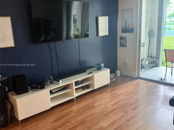 4580 NW 107th Ave APT 104-13, Doral, FL 33178