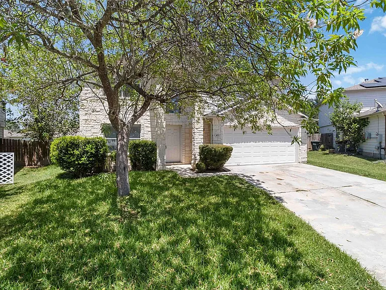 401 Spruce Dr — Photo 3