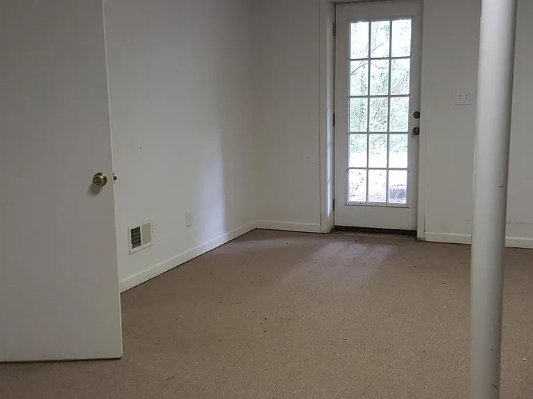 1032 Williamsburg Ct — Photo 10