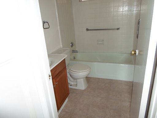 2nd image of 1005 S Grand Ave APT 208