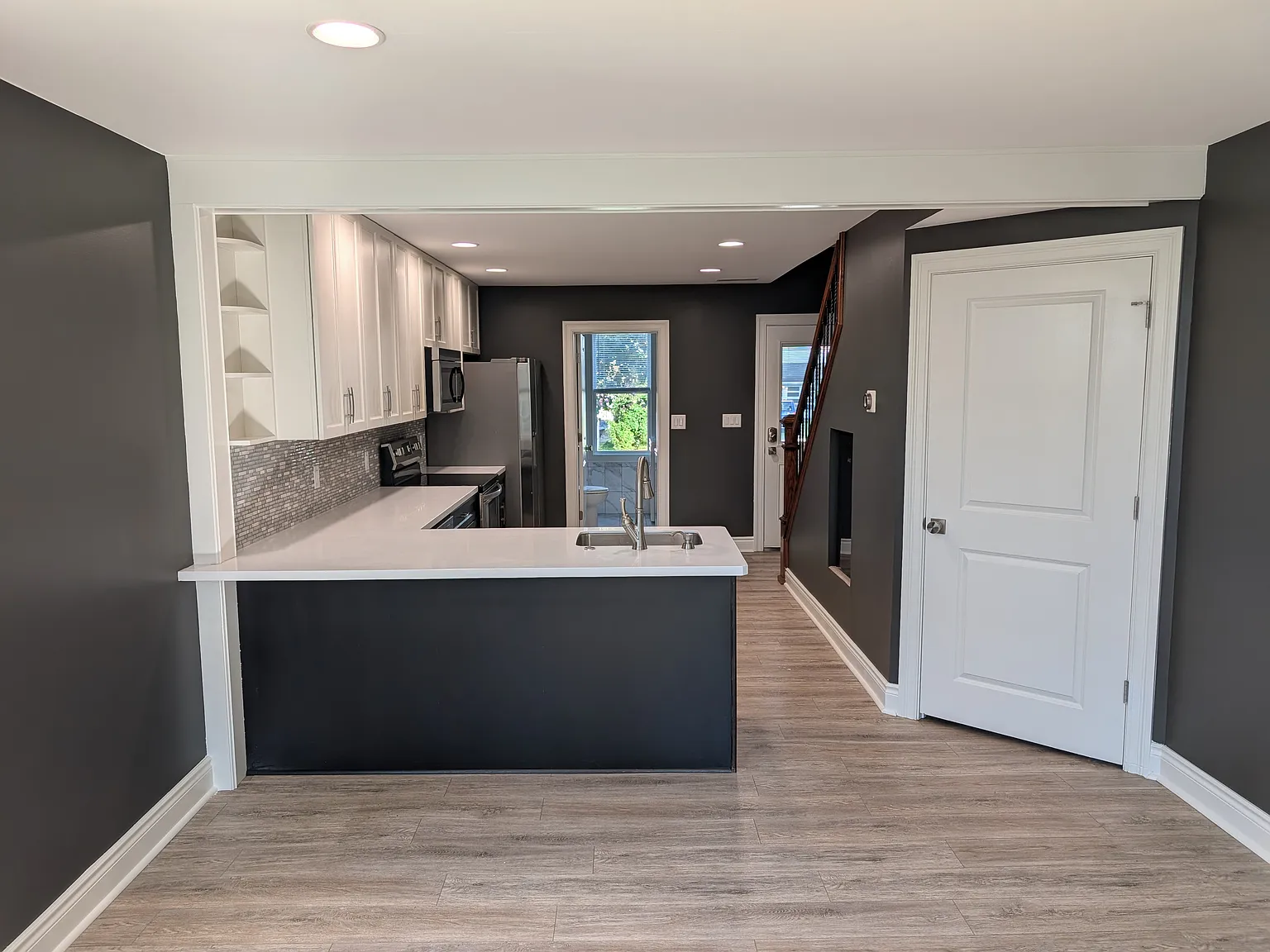 1 bed, 1.5 bath, 900 sqft, $1,295 — Photo 3