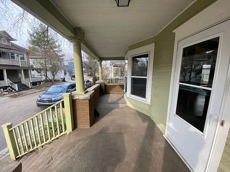621 Stanley Terr NE — Photo 9