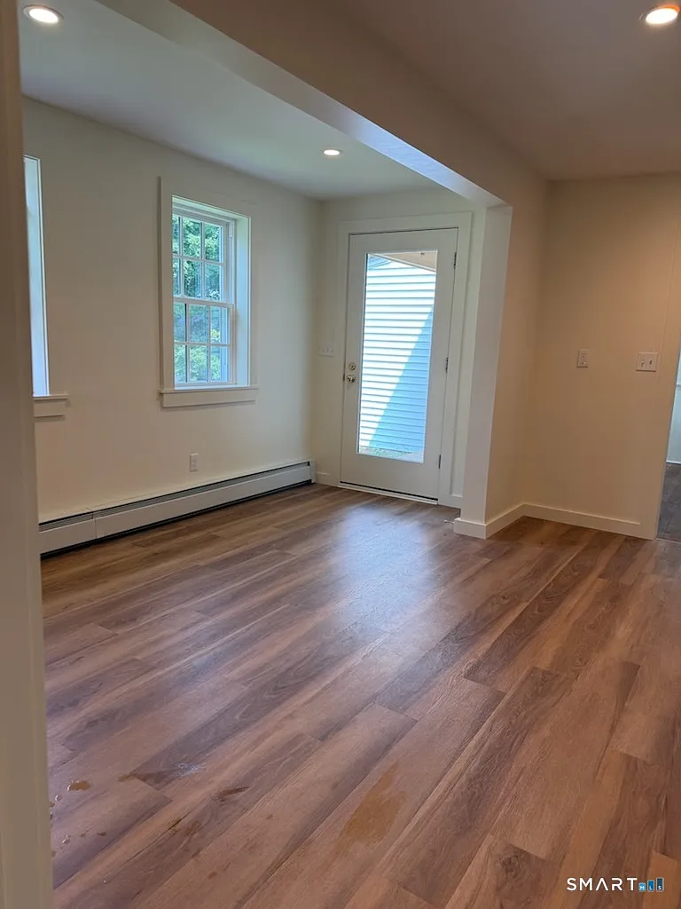 3 bed, 1.0 bath, 1992 sqft, $2,200 — Photo 4