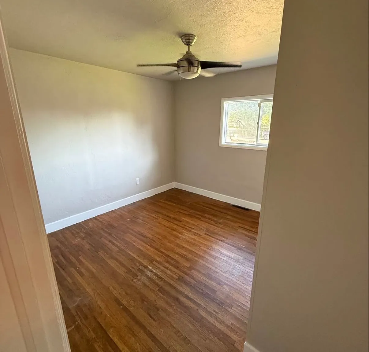 523 E Locust Ave — Photo 4