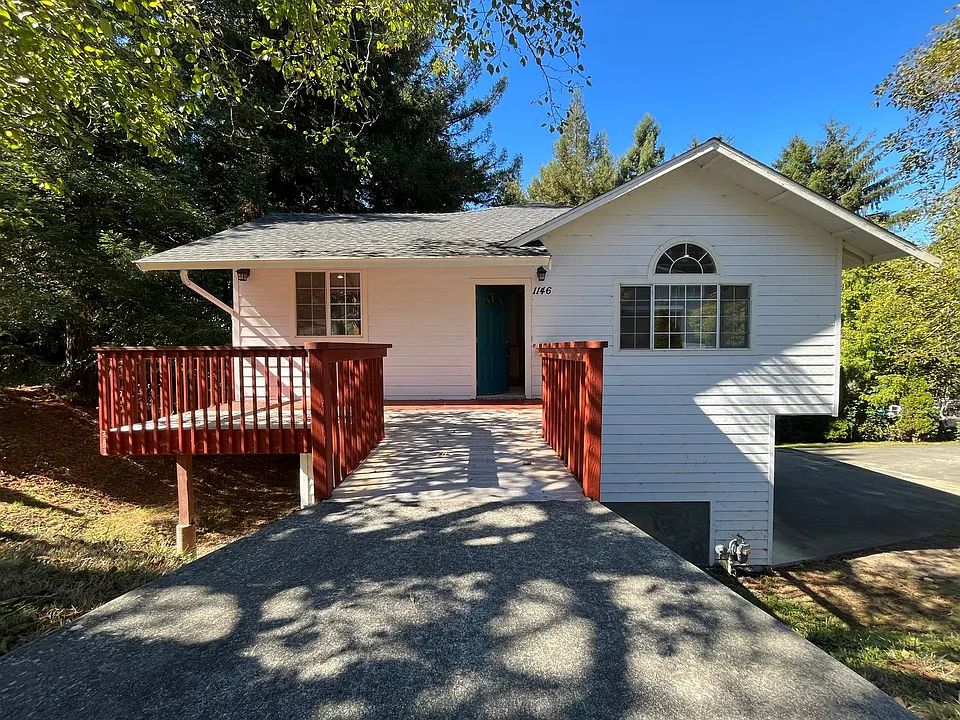 1146 Vista Dr