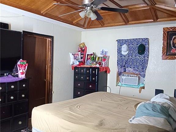 5th image of 5614 Acapulco St