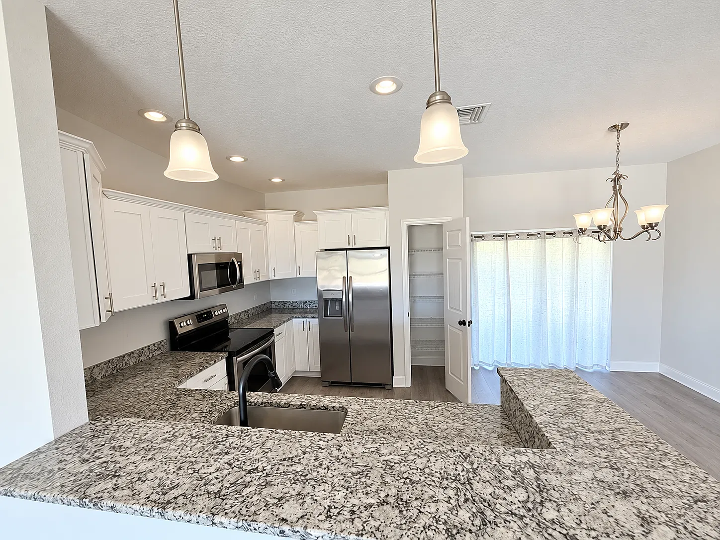 3 bed, 1419 sqft, $2,000 — Photo 2