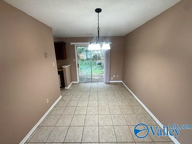389 Oakland Rd — Photo 5