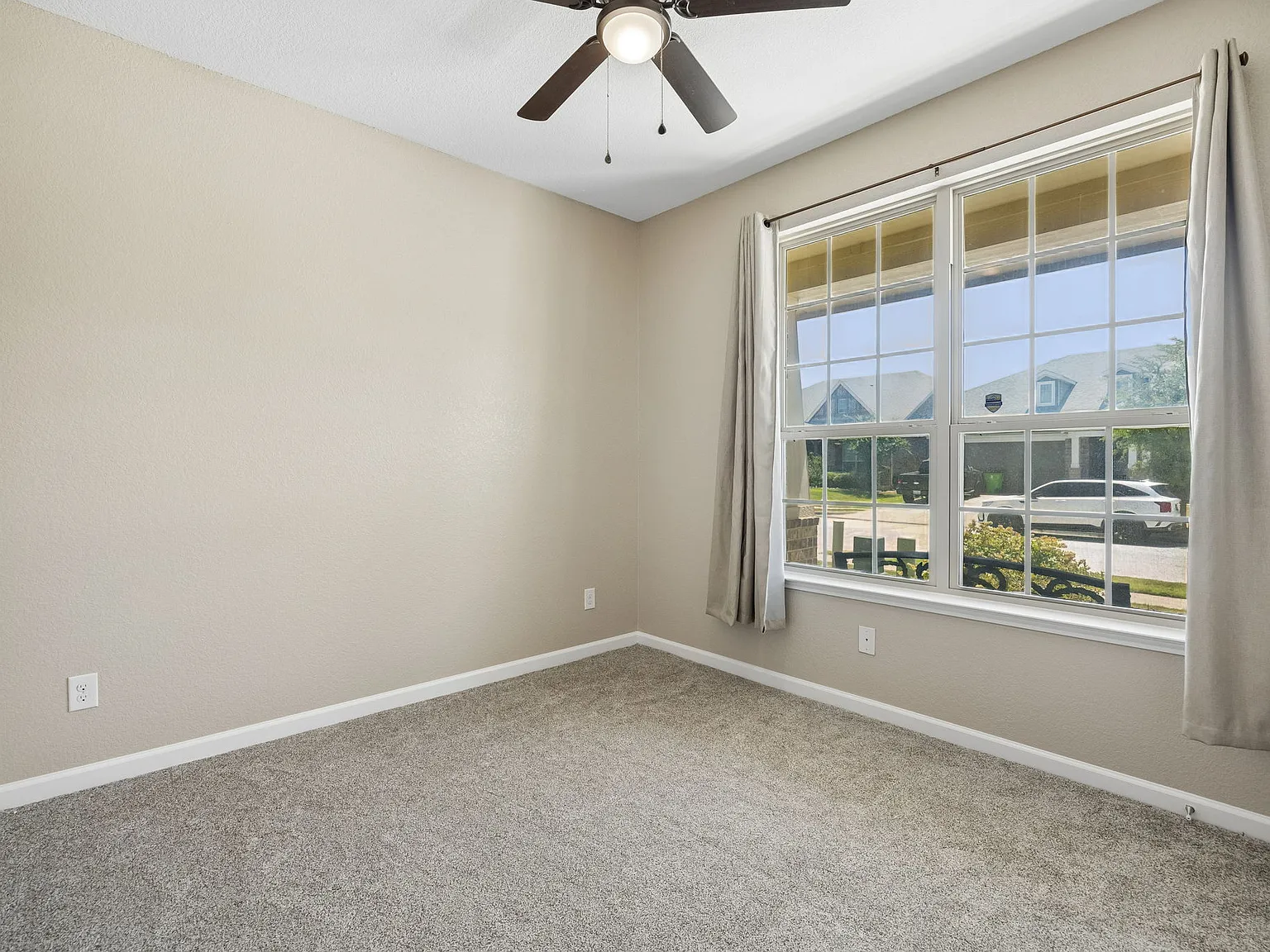 4 bed, 1851 sqft, $2,350 — Photo 4