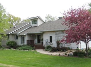 1224 E Lake Rd, Mineral Point, WI 53565