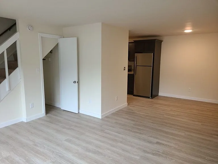6 Skokorat St — Photo 2