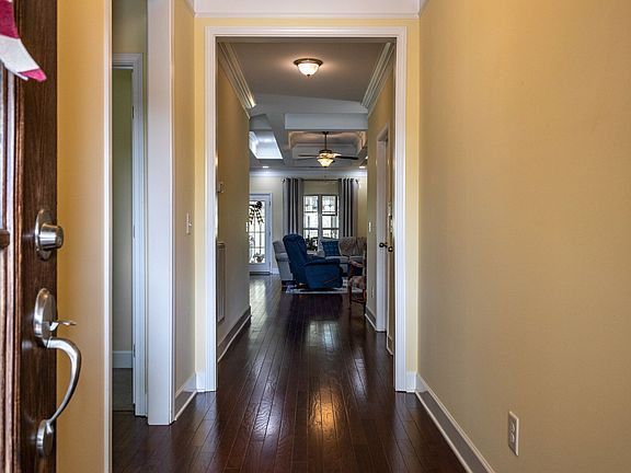 2nd image of 1124 Frewin St