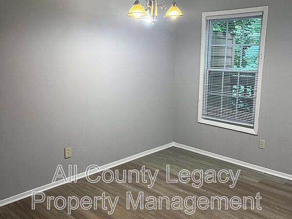 4th image of 3127 Destin Cir
