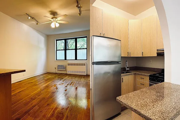 Rented by Quest Realty Sunnyside Corp | media 1