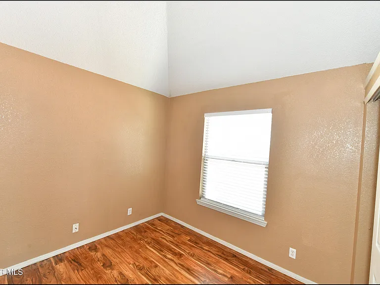 12121 Tower Hill Dr — Photo 31