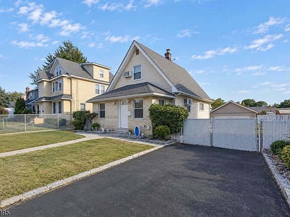 2nd image of 532 Leo St