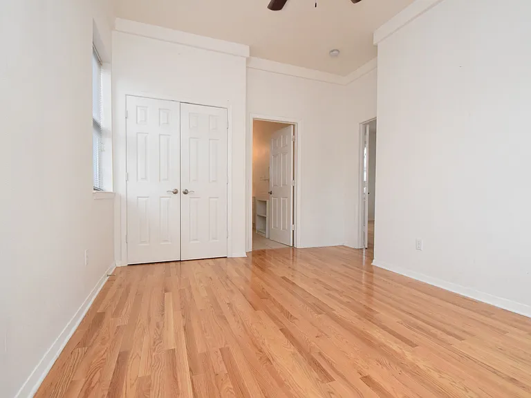 2102B Greenwood Ave — Photo 10