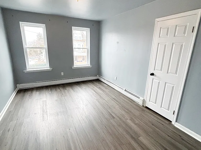 1103 W Airy St — Photo 5