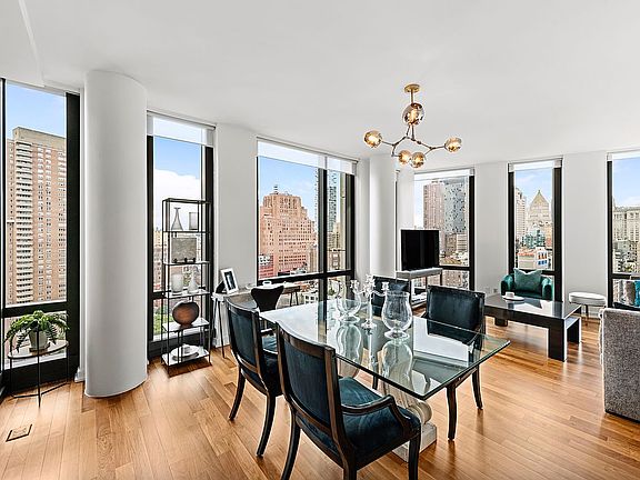 4th image of 101 Warren St APT 2050