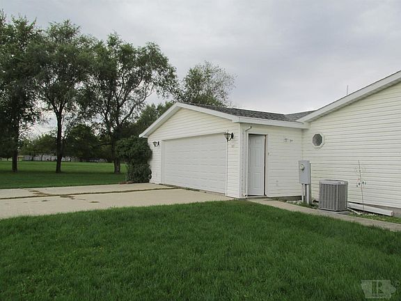 2nd image of 101 Evergreen Dr