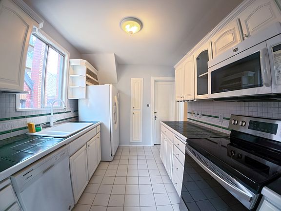 5th image of 325 NE 59th St