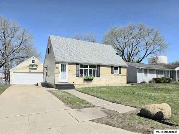 82 Sunny Cir, Mason City, IA 50401