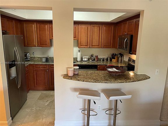 4th image of 101 Sidonia Ave APT 305