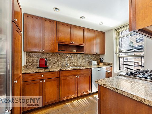 3rd image of 414 E 52nd St APT 10A