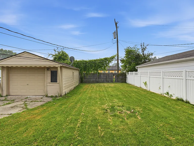 28311 Waverly St — Photo 17