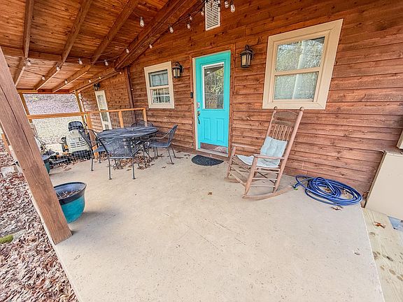 3rd image of 6114 Thorn Grove Pike