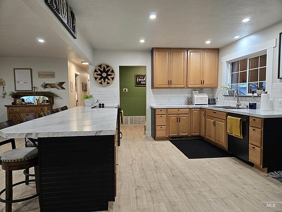 4th image of 813 Reece Ave