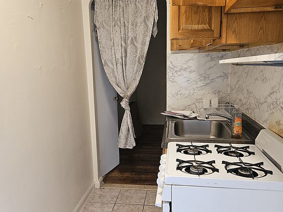 4th image of 2241 Holland Ave APT 1F