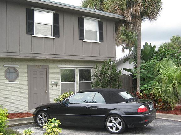 3rd image of 824 NE 18th Ct