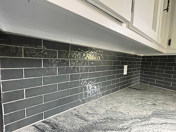 Glass tile backsplash 