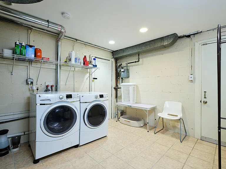 1318 Perry St NE — Photo 42