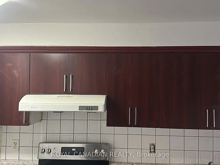 112 Lauraglen Cres — Photo 8