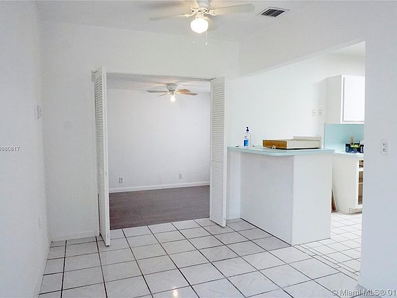 5th image of 9721 Bahama Dr