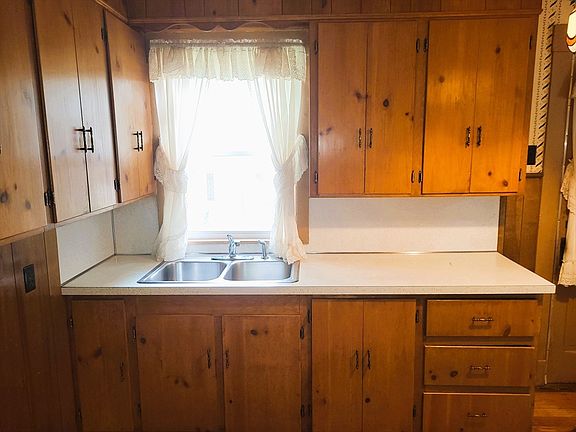 4th image of 186 Dresser St