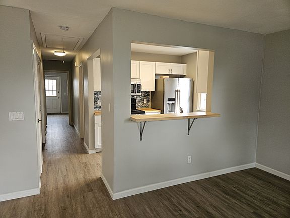 3rd image of 3281 Idlewild Dr