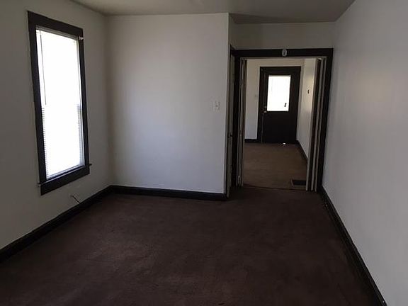 4th image of 1006 Walnut St #B
