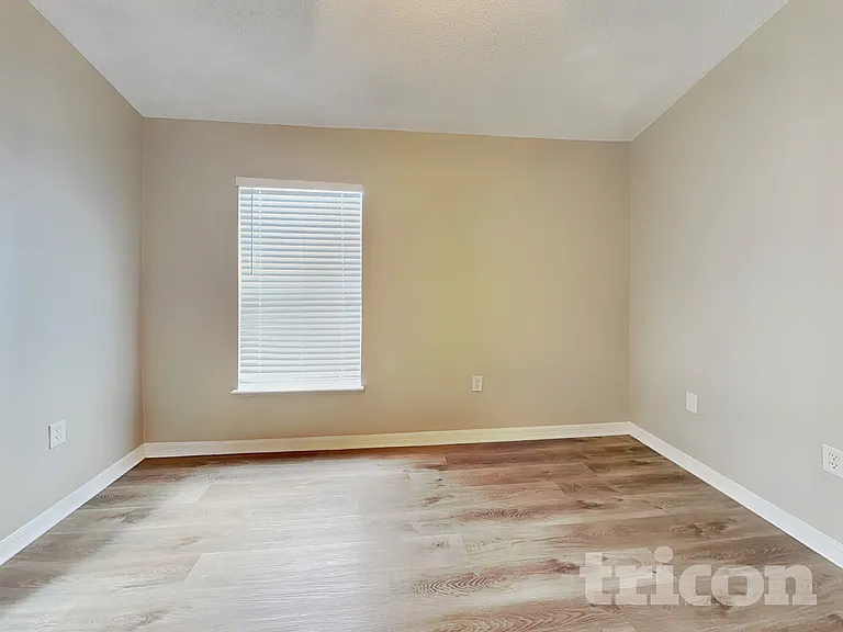 10610 Opus Dr — Photo 7