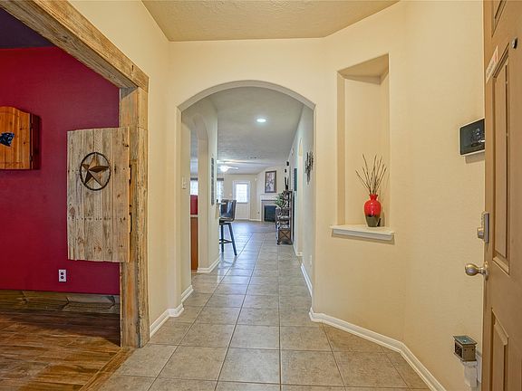 2nd image of 1516 Brook Hollow Dr