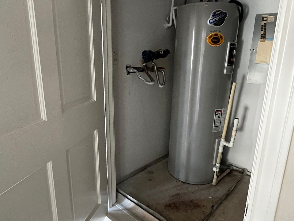 1st image of 1403 W Pine Ave #1403