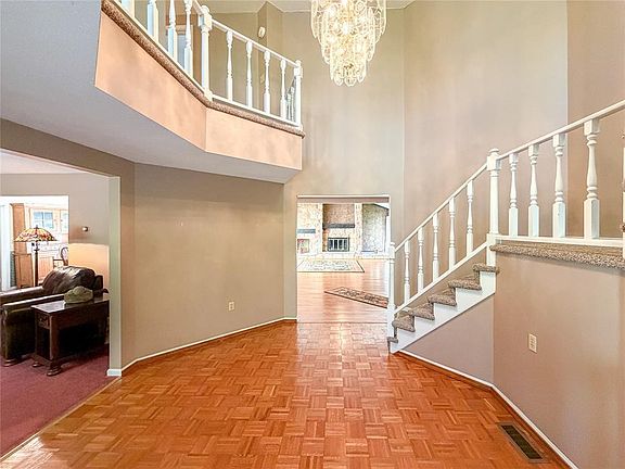 5th image of 438 Edgewood Dr