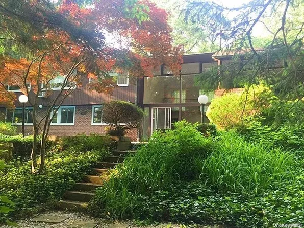 20 Pine Road, Syosset, NY 11791