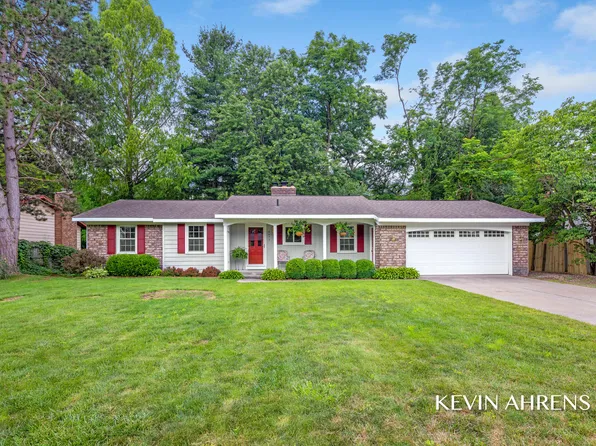 4473 Trail View Dr NE, Grand Rapids, MI 49525