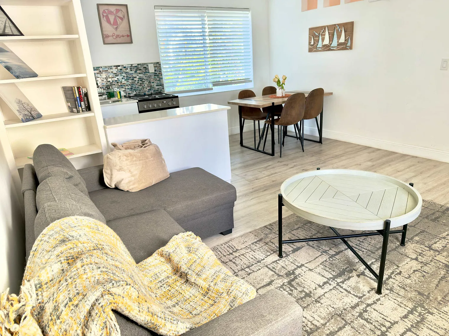 1 bed, 1.0 bath, 592 sqft, $2,623 — Photo 2