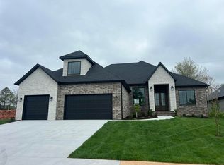 3923 E Woodhue St, Springfield, MO 65802