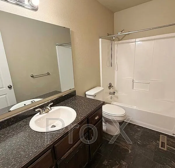 2226 S Moffet Ave — Photo 8