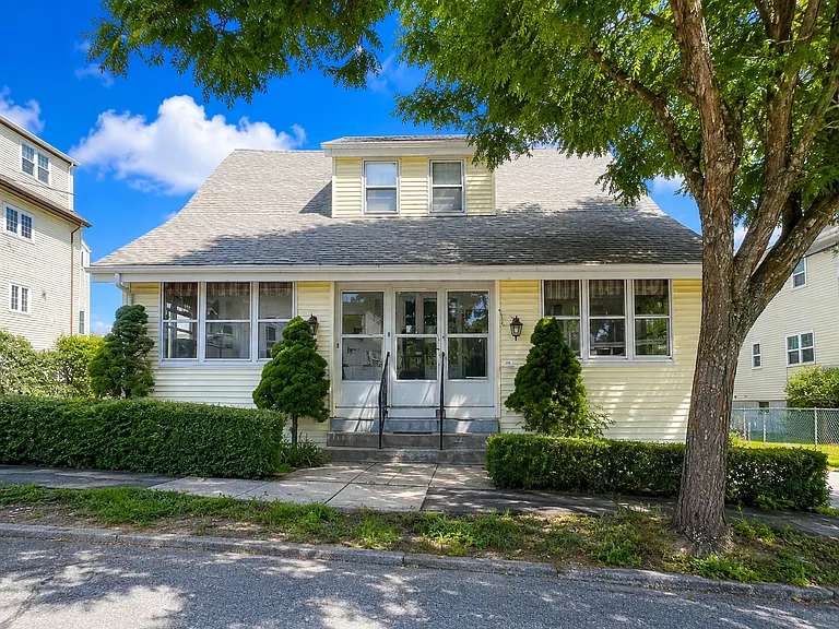 85 Walnut St — Photo 1